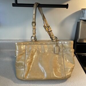 Coach Tan Whipstitch Trim Patent Leather Shoulder Bag Purse Turnlock Pockets